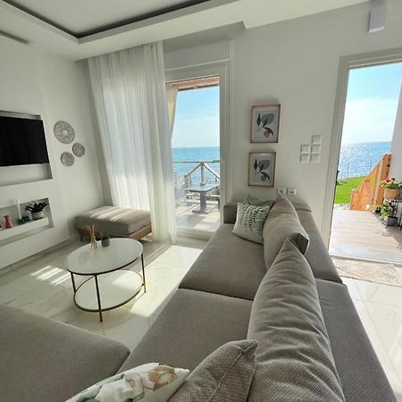 Beachfront Villa Athina Vergia ภายนอก รูปภาพ
