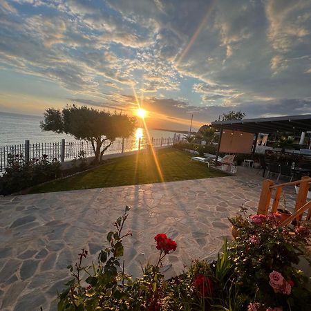 Beachfront Villa Athina Vergia ภายนอก รูปภาพ