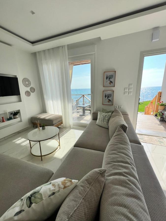 Beachfront Villa Athina Vergia ภายนอก รูปภาพ