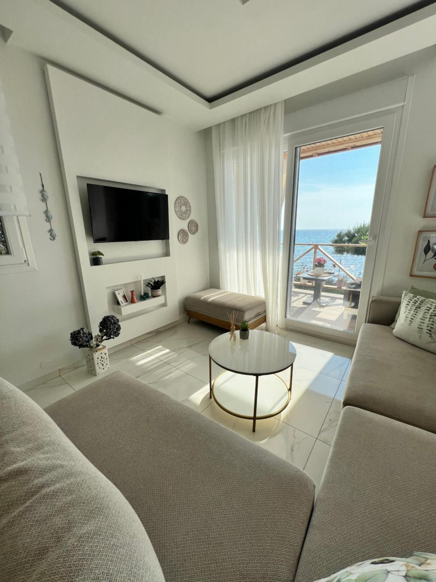 Beachfront Villa Athina Vergia ภายนอก รูปภาพ
