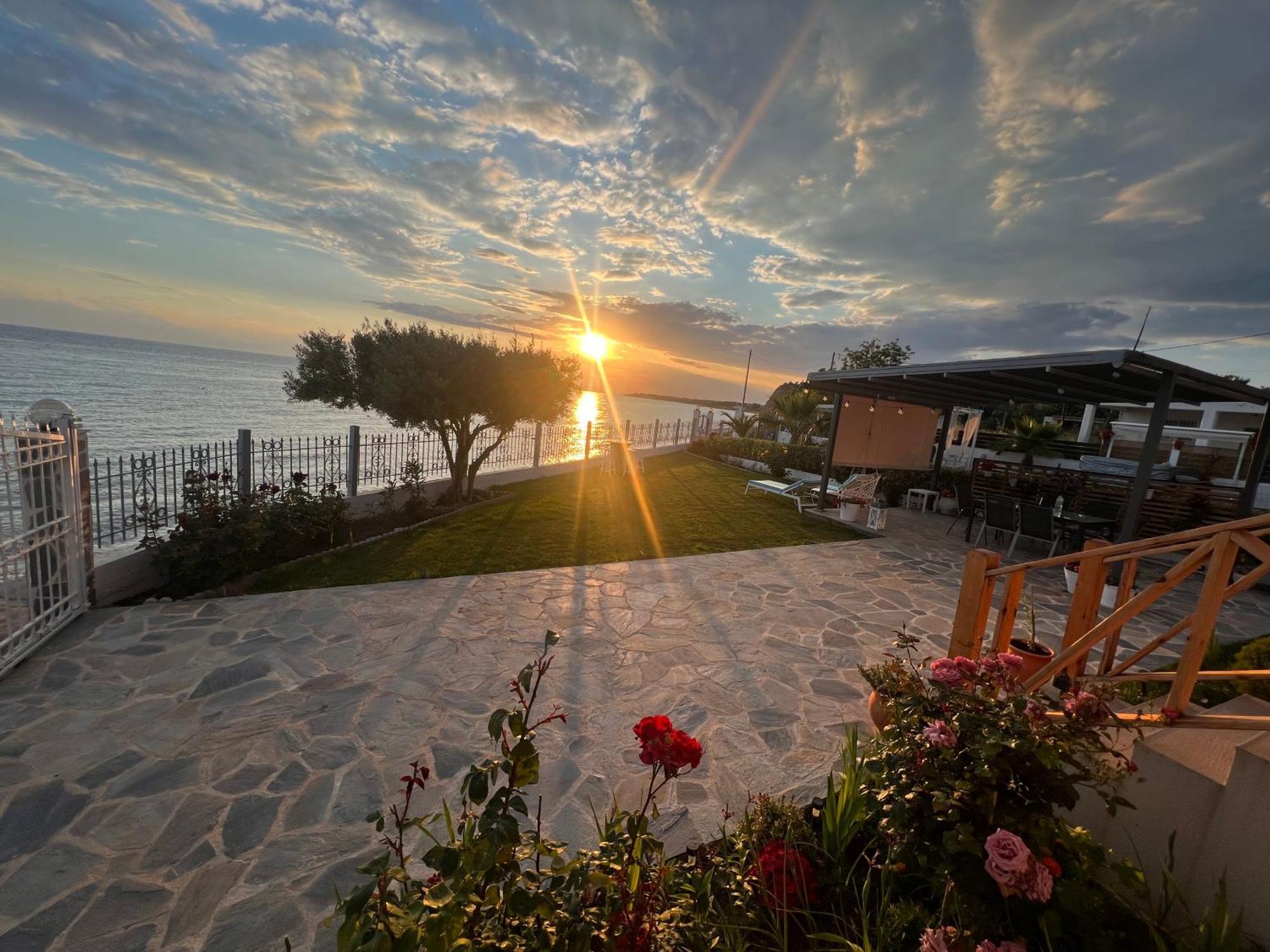 Beachfront Villa Athina Vergia ภายนอก รูปภาพ
