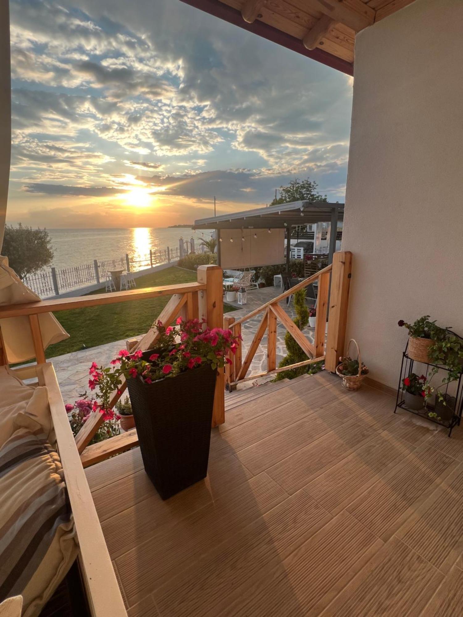 Beachfront Villa Athina Vergia ภายนอก รูปภาพ