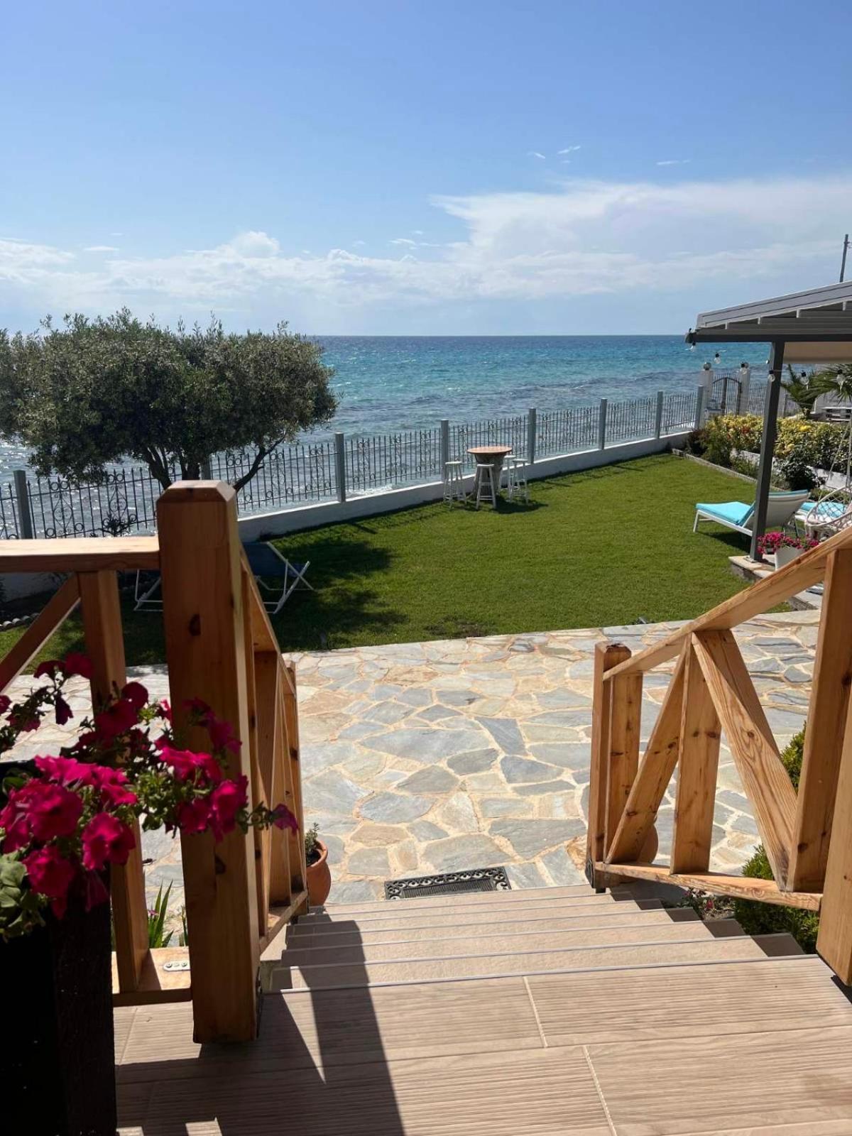 Beachfront Villa Athina Vergia ภายนอก รูปภาพ