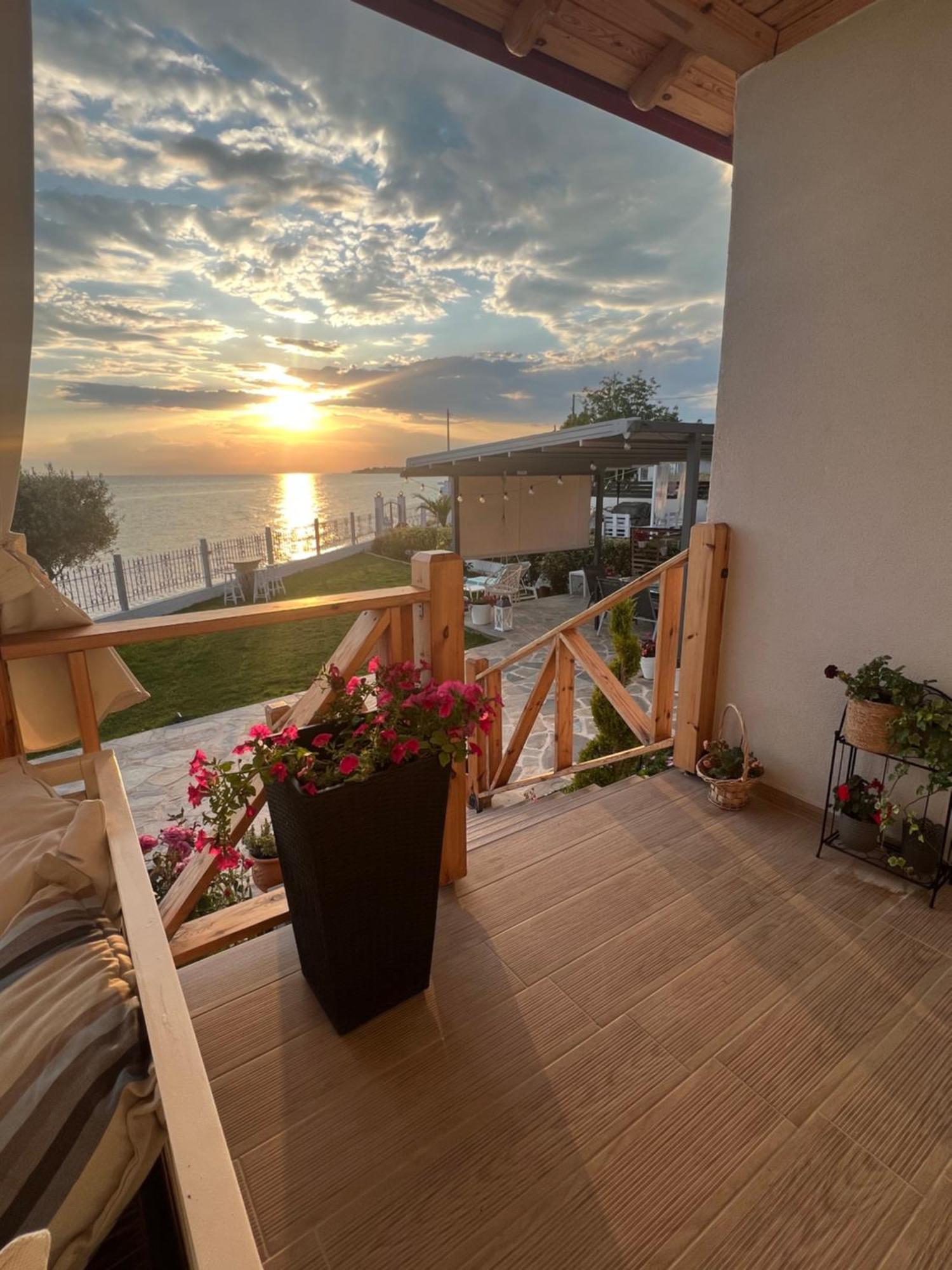 Beachfront Villa Athina Vergia ภายนอก รูปภาพ