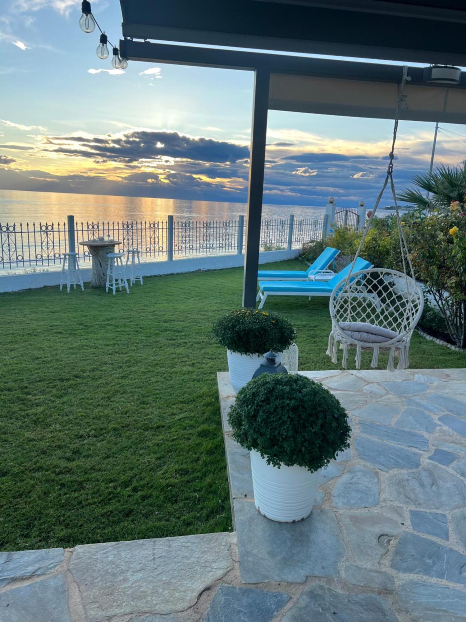 Beachfront Villa Athina Vergia ภายนอก รูปภาพ